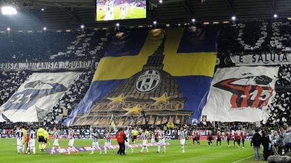 FOTO - Juve, frecciata agli interisti nella coreografia