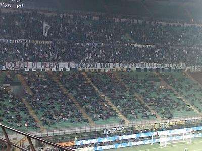 Striscioni dedicati al Milan: "Conigli con i serbi"