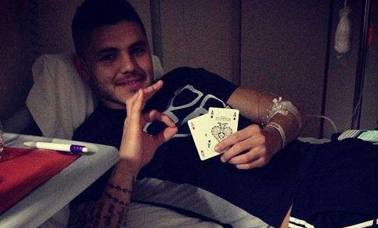 FOTO - Icardi gioca a poker in ospedale: "E vinco!"