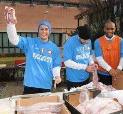 Ecco i ragazzi alle prese con la carne