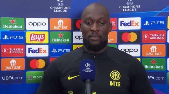 Lukaku a Sky con il fuori onda: "Guarda quanto sono in forma". Poi elogia Barella: "Grande centrocampista"