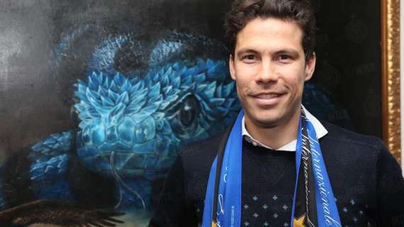 FOTO - Il primo trofeo di Hernanes all'Inter? Il cellulare