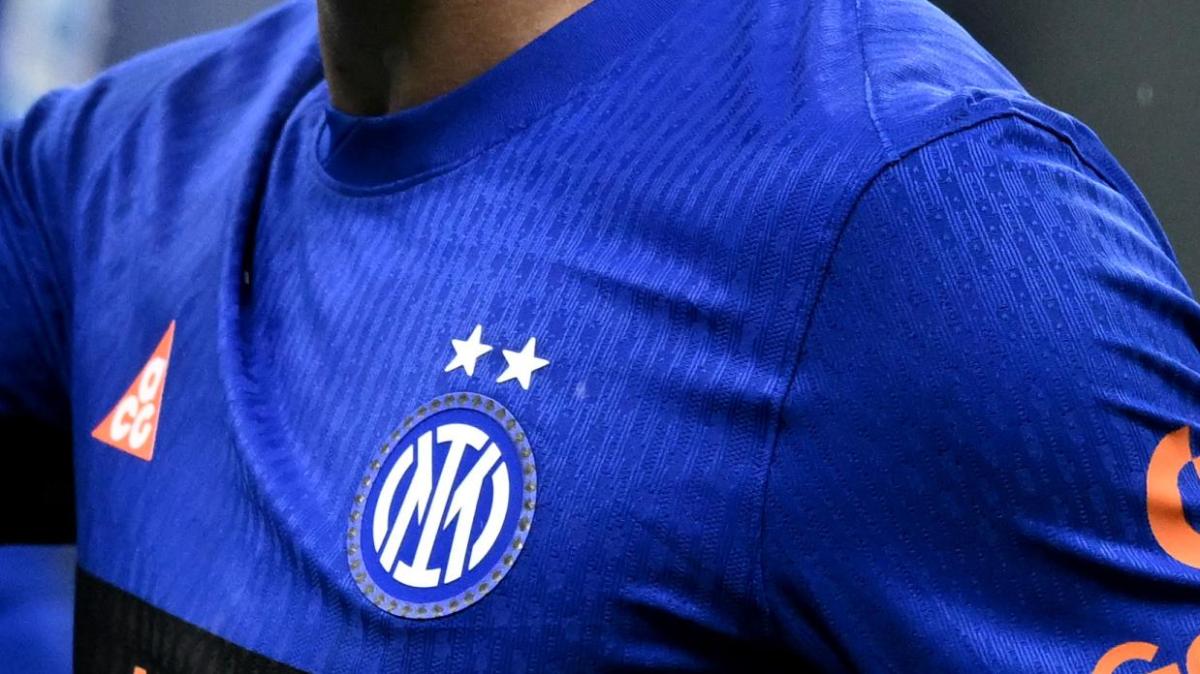 Delis Gjeci firma il suo primo contratto da professionista: "La strada è quella giusta, forza Inter"