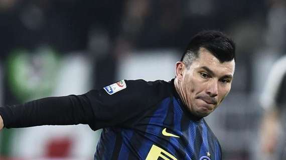 Fiorentina, contatti con l'ex Inter Medel: pronti 5 milioni di euro