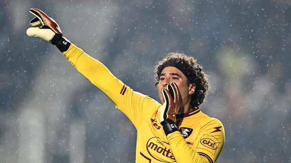 Clamoroso Ochoa, contro l'Inter 10 parate: il messicano firma il record di questa Serie A
