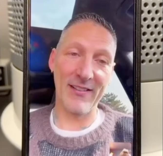 Materazzi risponde allo sfottò dell'amico milanista DJ Ringo: "Vi vediamo ancora dallo specchietto. Tranquillo a +7? Non piangere..."