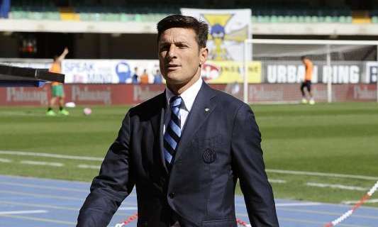 Zanetti a Pechino, foto con tifosi e ambasciatore