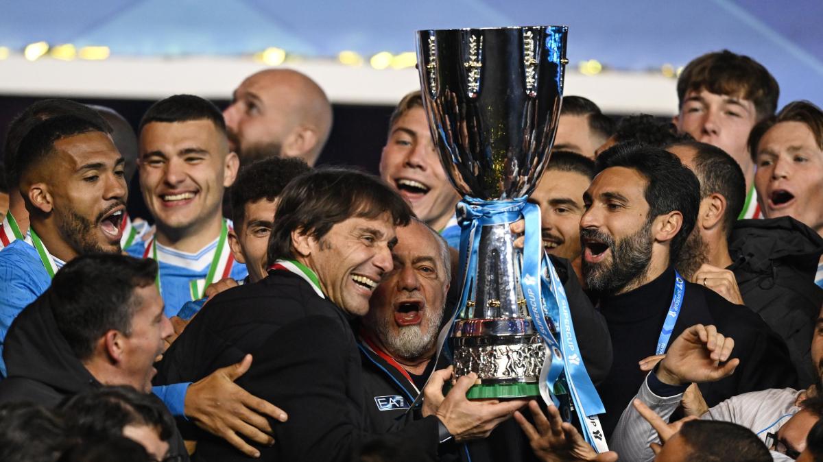 Napoli, Conte: "Non siamo assolutamente pronti a comandare in Italia. Dobbiamo rimanere attaccati alla zona Champions"