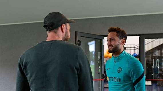 Messaggio per Eriksen anche da Calhanoglu: "Felice di vedere che stai bene"