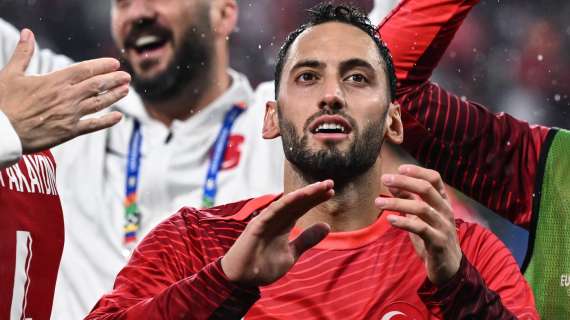 Galles-Turchia, buone notizie per Montella: Calhanoglu di nuovo in gruppo dopo tre giorni di lavoro differenziato