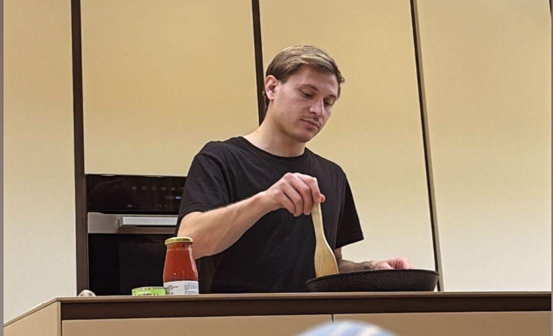 Barella, da mito a capro espiatorio. Lui resta fedele a sé stesso, s'improvvisa cuoco e non punta alle 'pin'