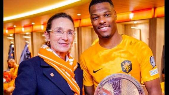 Dumfries, 50esima presenza in Oranje. L'Olanda lo omaggia: "Un traguardo di cui essere orgogliosi"