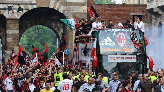 Dal pullman del Milan: '18 scudetti tutti sul campo'