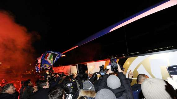 VIDEO - L'Inter accolta a Malpensa dai tifosi in festa