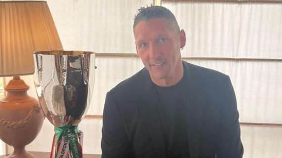 Materazzi in posa con la Supercoppa italiana: "Pronto per domani"