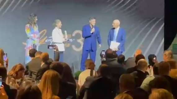 VIDEO - A Zanetti il 'Premio Gentleman Calciatore 30 anni': "L'Inter è una grande famiglia, ho vissuto tante emozioni"
