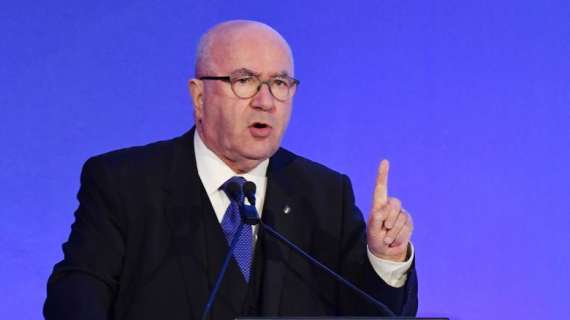 Tavecchio: "Gli arbitri hanno potere di decisione, il Var lo devono usare"