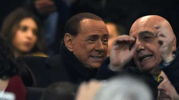 Berlusconi: "Big con un italiano, mi stringe il cuore"