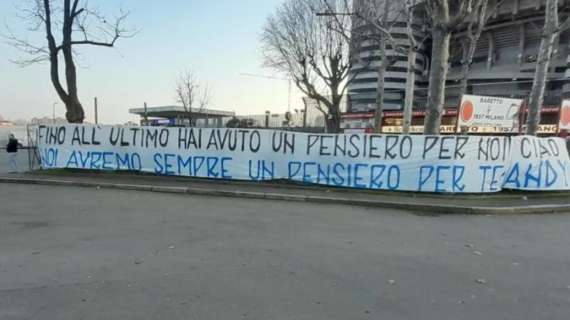 Uno striscione fuori dal Meazza: la Curva Nord saluta Brehme