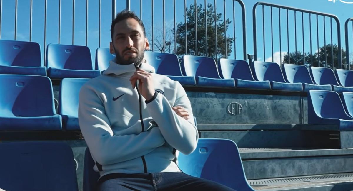 Calhanoglu: "C'erano Juve e Barça, ma Inzaghi mi ha voluto fortemente all'Inter. Chivu? Accettato subito"