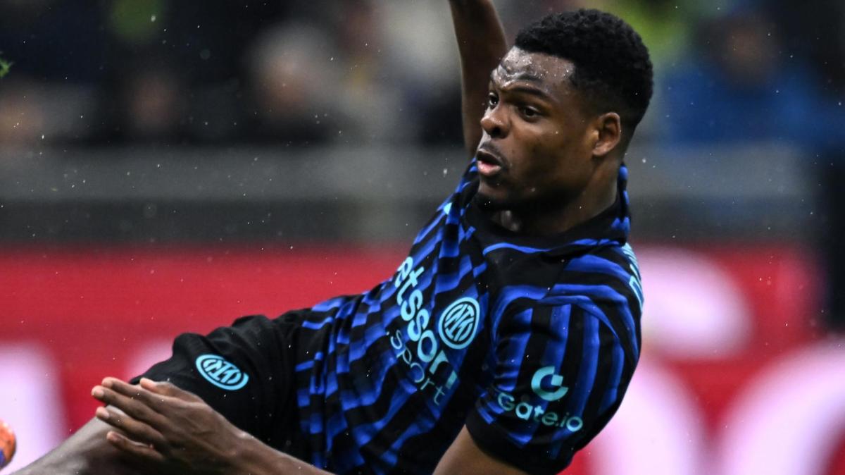 GdS - Dumfries quasi out per il derby, buone notizie da Zielinski e Mkhitaryan: il punto da Appiano