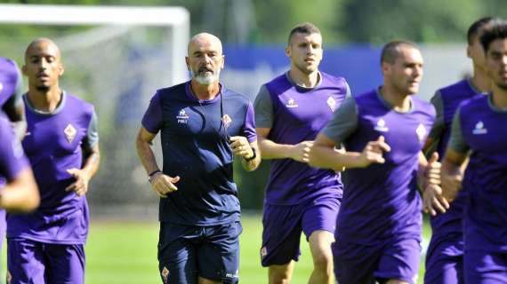 Qui Fiorentina - Prima dell'allenamento, visita dell'arcivescovo Betori al centro sportivo dei gigliati