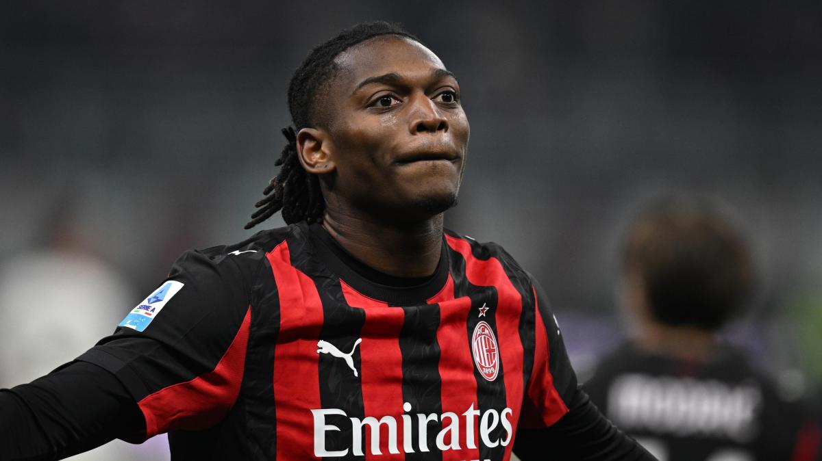 Leao torna al gol e il Milan vince a Cagliari: rossoneri provvisoriamente in vetta alla classifica