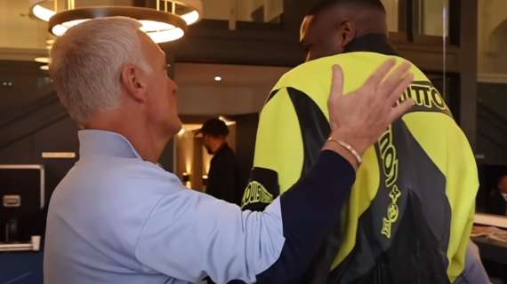 Clairefontaine, Deschamps ironizza sulla giacca di Thuram: "Eri a correre a Monza?"