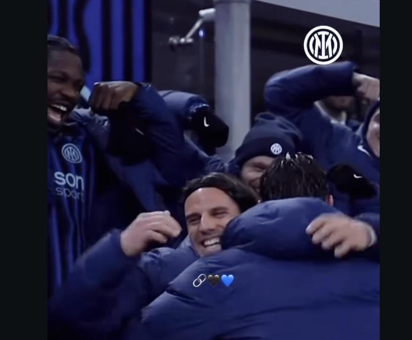 Sommer e l'abbraccio dei compagni a Pio Esposito: "Tutti insieme, una squadra"