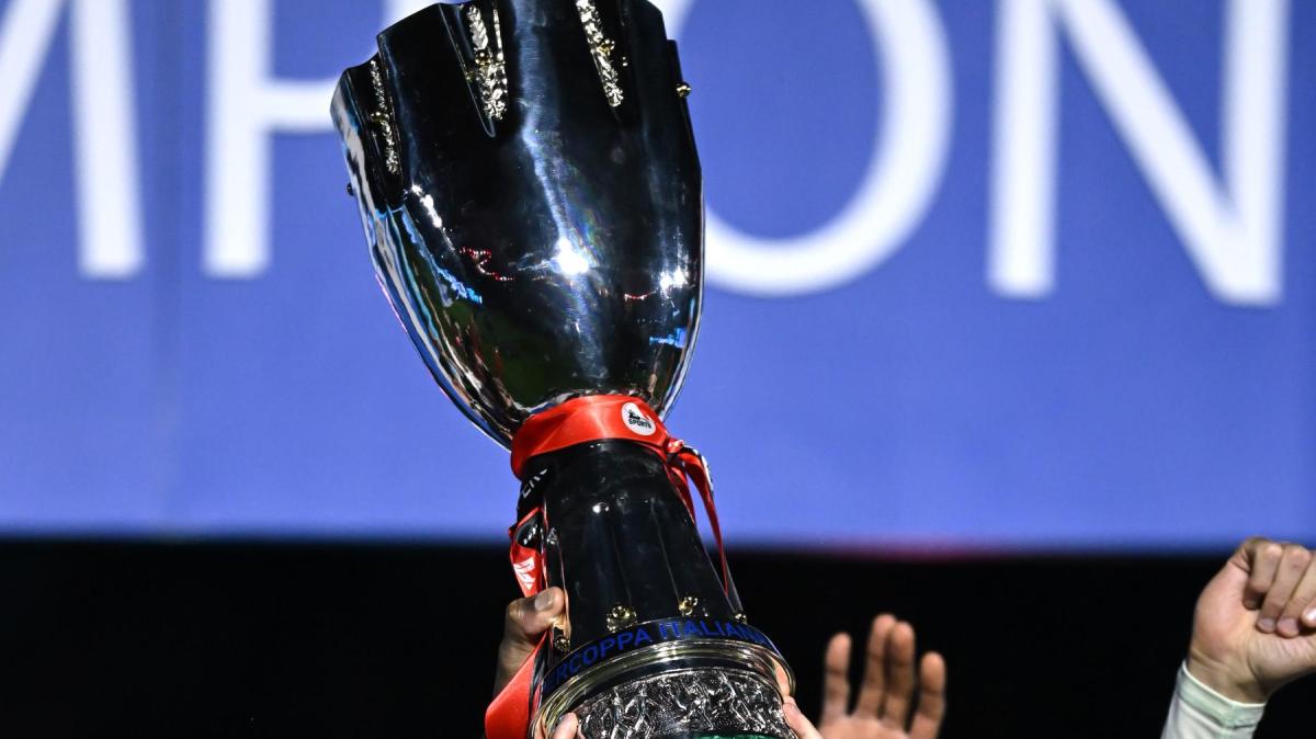 FOTO - Supercoppa, RESSENTIA firma le sculture delle t-shirt di Bologna, Inter, Milan e Napoli