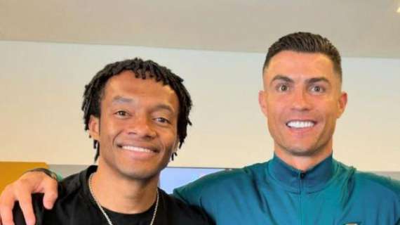 Visita speciale nel ritiro del Portogallo. Cuadrado ritrova Ronaldo e Cancelo: "Che gioia rivedervi"