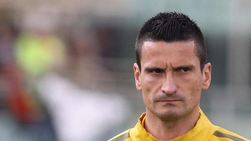 L'ag. di Castellazzi: "Conosce Mazzarri, resta all'Inter"