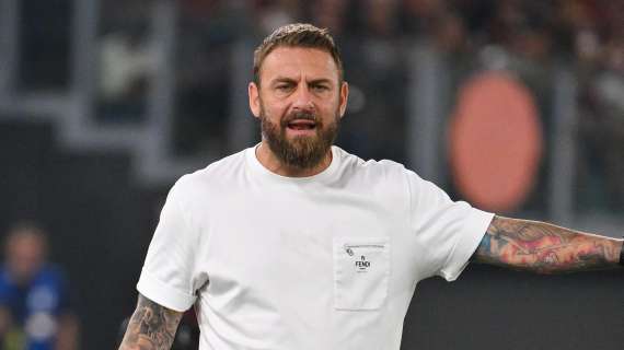 Roma, guai per De Rossi: Saelemaekers costretto ad operarsi. Lungo stop, salterà anche l'Inter 