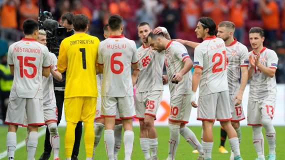 Pandev, standing ovation al momento del cambio: è addio alla Nazionale, Sneijder allo stadio ad applaudirlo
