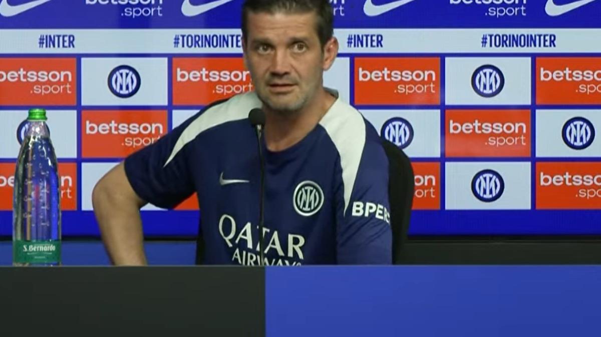 Vacanze partenopee per Chivu. I tifosi si scatenano ma il calcio non c'entra
