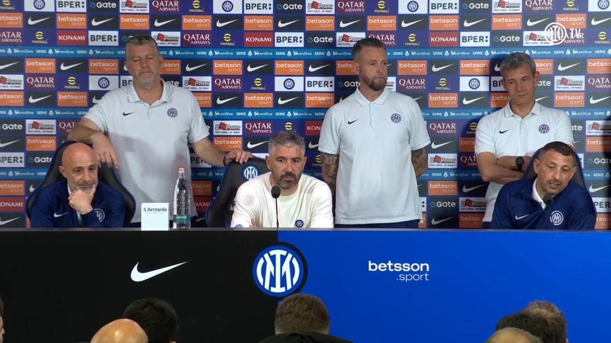 Kolarov (e lo staff) in conferenza: "Per giocare nell'Inter ci vuole qualità, ma la differenza la fanno gli uomini"