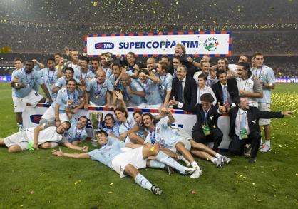 La Lazio festeggia la vittoria della Supercoppa 2009