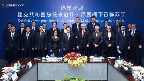 Suning continua a crescere: firmata una partnership con la delegazione della Repubblica Ceca