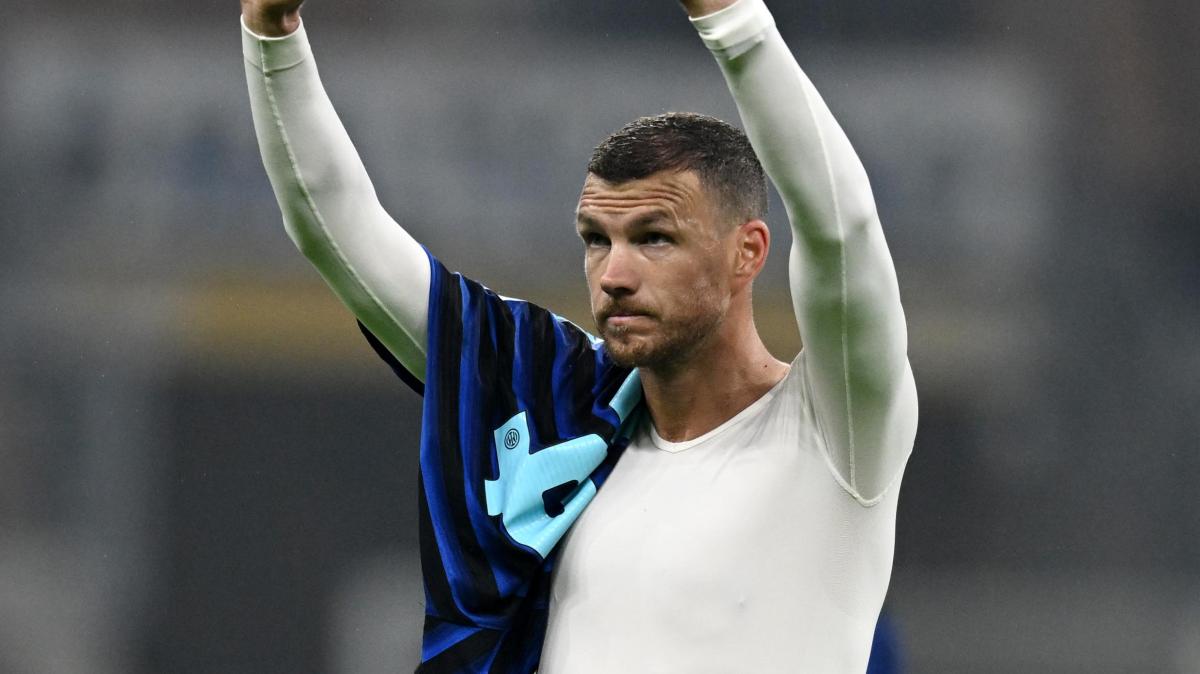 Fiorentina, confronto Dzeko-tifosi dopo le parole post AEK. Ferrari: "Voleva unire il gruppo"