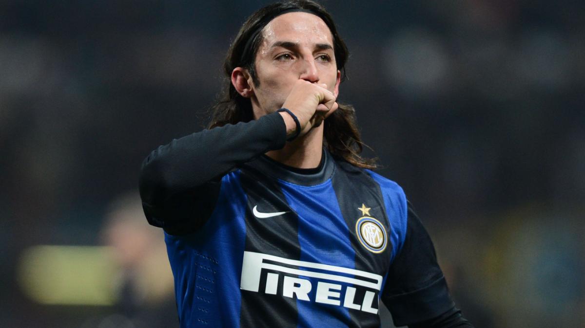 Schelotto e il derby: "Il tatuaggio dopo il gol, Moratti che mi prese per mano. Chivu? Mi svelò una cosa. L'Inter è più forte del Milan"
