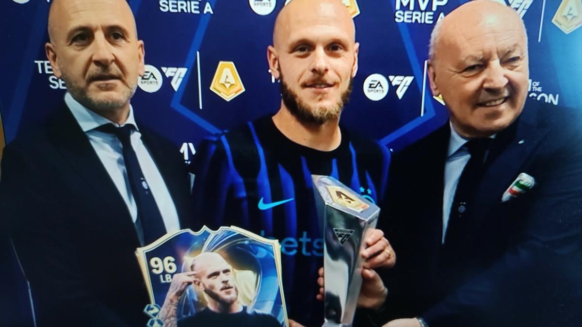FOTO - Dimarco, Lautaro e Chivu tra i best della Serie A: la premiazione