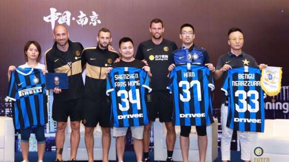 FOTO - Padelli, Berni e Brozovic (in ciabatte) incontrano gli Inter Club cinesi