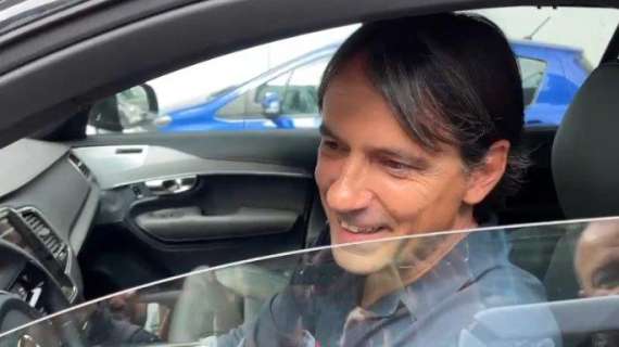 VIDEO - Simone Inzaghi arriva nella sede dell'Inter per il summit. Sorrisi e saluti cordiali ai giornalisti