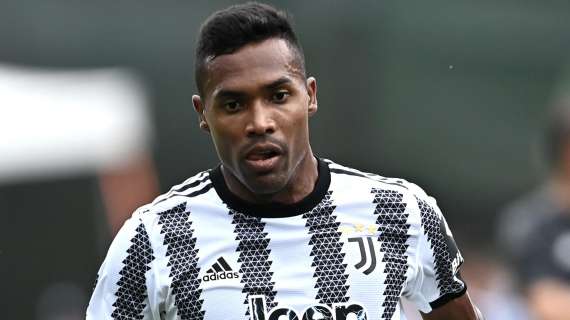Juventus, Alex Sandro chiede il cambio dopo 23': problemi fisici, il brasiliano è da valutare per il match con l'Inter 