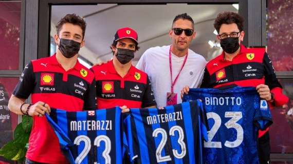 Materazzi, visita portafortuna e regali nerazzurri al box Ferrari a Melbourne