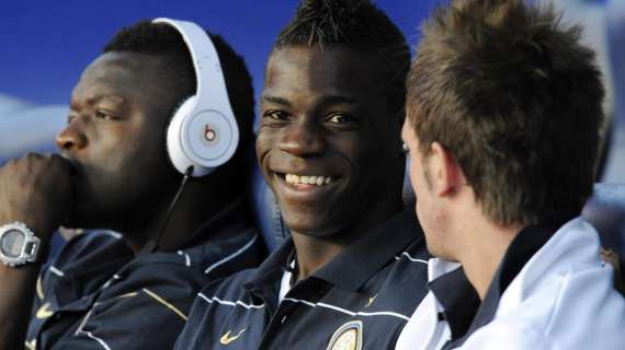 Muntari 'pressa' Balotelli: "Mi ha chiesto del Ghana, chissà che..."