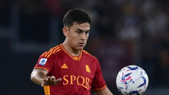 Mourinho perde Dybala: la Joya esce in lacrime dopo un colpo al ginocchio. Condizioni da valutare