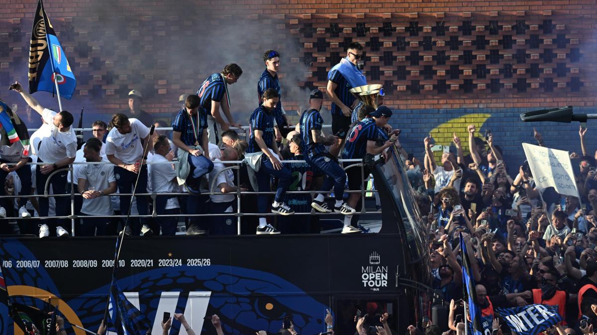 LIVE - Continua la festa Scudetto: primi sfottò al Milan, Thuram con l'elmetto alla Chivu