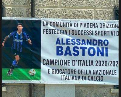 "Piadena Drizzona festeggia i successi sportivi di Bastoni": lo striscione dedicato al difensore dell'Inter 