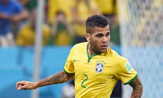 AS - Dani Alves, quattro offerte per il brasiliano